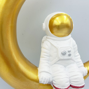 Astronauta Sentado Na Lua Decorativo De Resina 