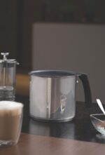 Fervedor Tramontina Solar Ceramic em Aço Inox com Fundo Triplo Interior Cerâmico Grafite Cabo de Silicone 14 cm 2 L - Imagem 2