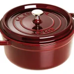 Caçarola Redonda Ferro Fundido Staub La Cocotte 24 Cm Granada Cor Vermelho