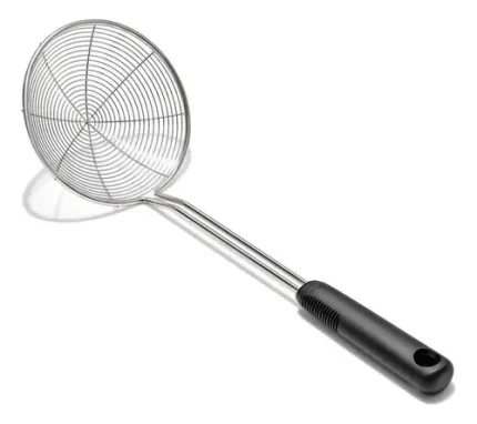 Escumadeira Inox Ergonômica Antiderrapante Good Grips Oxo Preto