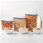 Pote Para Cereais Hermético Em Acrílico Oxo Pop 2.3 Litros Branco